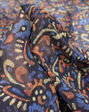 Tecido Crepe Chiffon Texturizado Italiano Estampa Absrata em Riscos Colorido e Preto