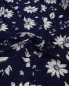 Tecido Crepe Koshibo Leve Margaridas Branco e Azul Marinho