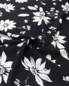 Tecido Crepe Koshibo Leve Margaridas Branco e Preto