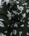 Tecido Crepe Koshibo Leve Margaridas Branco e Verde Militar
