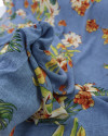 Tecido Crepe Koshibo Leve Macro Lírios Amarelo e Azul Índigo