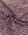 Tecido Viscose Texturizada Listras Geométricas Creme e Roxo Imperial