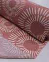 Tecido Viscose Texturizada Círculos em Riscos Offwhite e Rosé