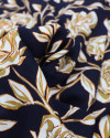 Tecido Viscose Texturizada Rosas de Outono Creme e Azul Marinho