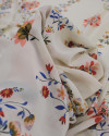 Tecido Crepe Chiffon Grosso Buquês Florais Colorido e Creme