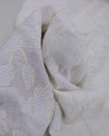 Tecido Cambraia Bordada Ramos Florais Abstratos Branco e Offwhite