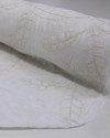 Tecido Cambraia Bordada Folhas de Bananeira Branco e Offwhite