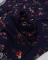 Tecido Viscose Texturizada Buquê Floral Colorido e Azul Marinho
