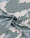 Tecido Viscose Estampa Abstrata Ondulado Sobreposto Branco e Tons Frios