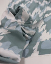 Tecido Viscose Estampa Abstrata Ondulado Sobreposto Branco e Tons Frios