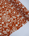 Tecido Viscose Texturizada Folhas e Espirais Ferrugem