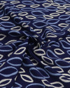 Tecido Viscose Folhas em Rascunho Branco e Tons de Azul