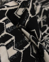 Tecido Viscose Texturizada Chevron Irregular Bege e Preto