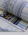 Tecido Viscose Premium Barrado Sardines Estampadas e Listras Verticais Tons de Azul e Creme