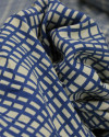 Tecido Viscose Texturizada Quadriculados Irregulares Azul e Creme