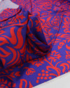 Tecido Crepe Silk Macro Folhagens Vermelho e Azul Royal