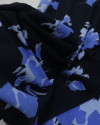 Tecido Crepe de Viscose Italiano Folhagens Abstratas Tons de Azul e Preto