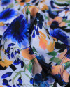 Tecido Crepe Chiffon Texturizado Italiano Tapete Floral Colorido e Tons de Azul