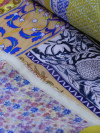 Tecido Viscose Italiano Estampa de Lenço Colorido e Branco