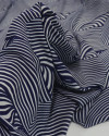 Tecido Crepe Salinas Italiano Listras Onduladas Branco e Azul Marinho