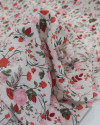 Tecido Crepe Salinas Italiano Campo de Rosas Vermelho e Creme