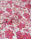 Tecido Viscose Macro Flor de Lótus Rosa e Offwhite