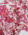Tecido Viscose Macro Flor de Lótus Rosa e Offwhite