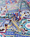 Tecido Crepe Silk Italiano Estampa de Lenço Colorido e Offwhite
