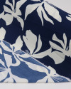 Tecido Crepe Koshibo Macro Flores Creme e Azul Marinho