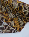 Tecido Viscose Texturizada Entrelaços Amarelo Mostarda e Bege
