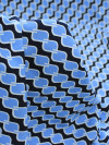 Tecido Crepe Sarjado Geométrico Azul e Preto