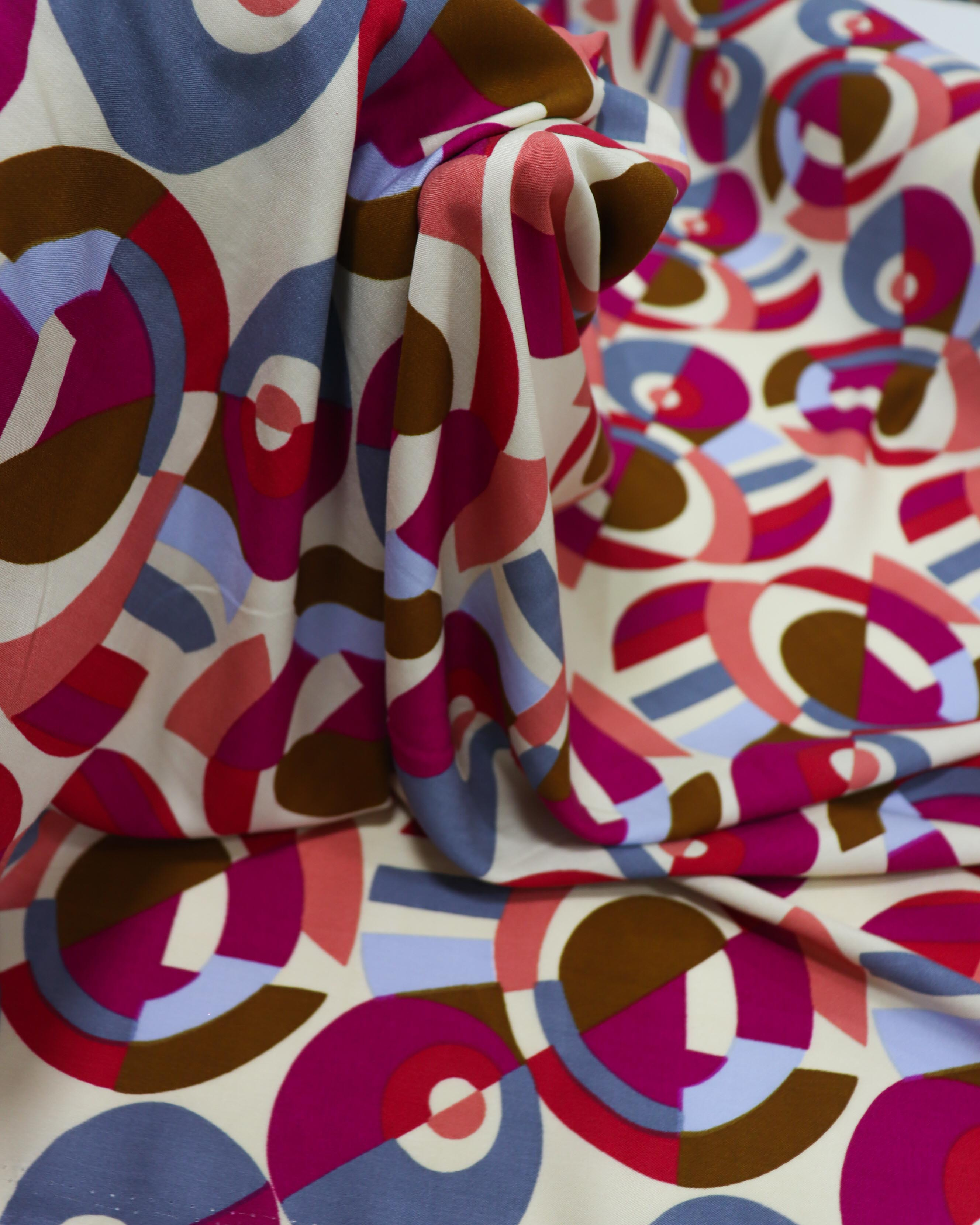Tecido Crepe Chiffon Correntes Marrom